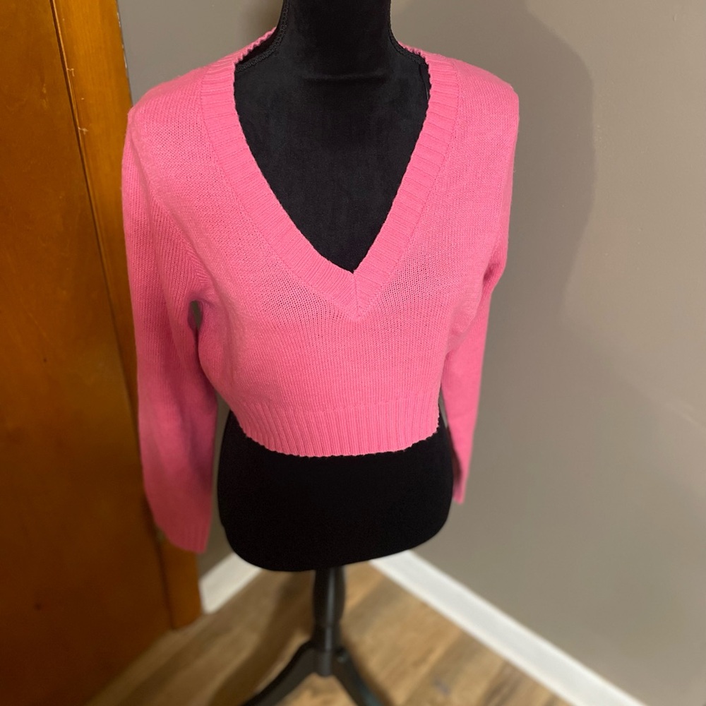 H&M DIVIDED Bright Pink V-Neck Crop Sweater Size L